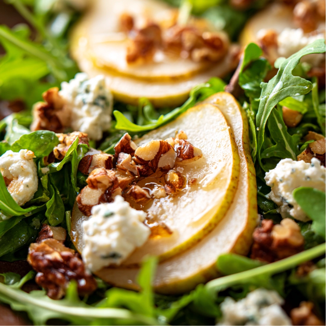 Salade Poires, Roquette, Chèvre & Noisettes